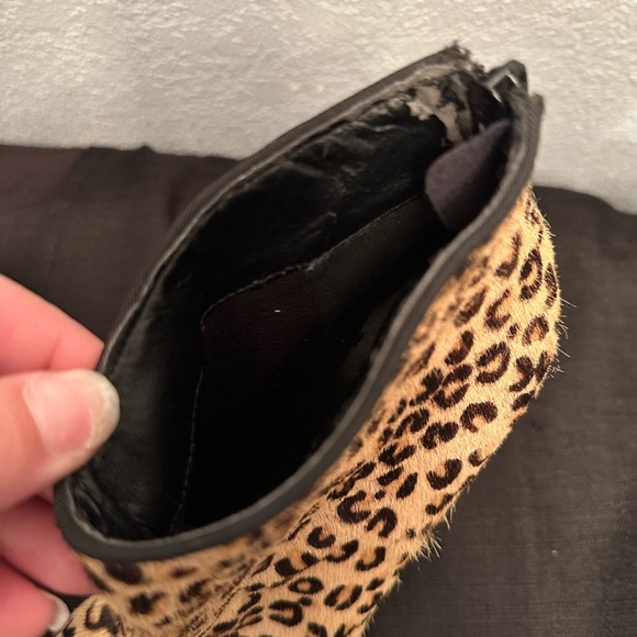 Aldos leopard print calf hair heels size 8
5” heels - Picture 7 of 9